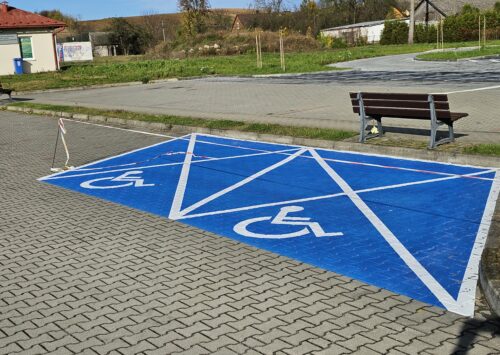 Oznakowanie poziome miejsc parkingowych oraz miejsc dla pojazdów osób niepełnosprawnych. Realizacja dla UMIG Nowe Brzesko
